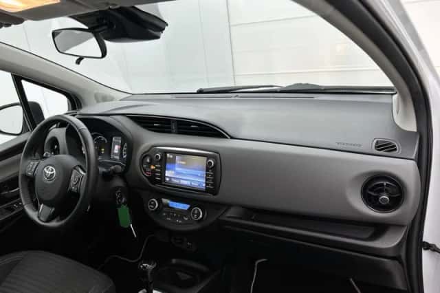 Toyota Yaris (2019) thumbnail 6