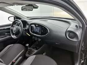 Toyota Aygo (2022) thumbnail 6