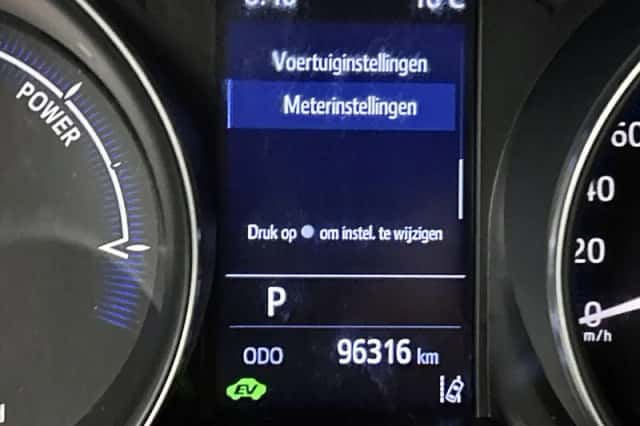 Toyota C-HR (2020) thumbnail 5