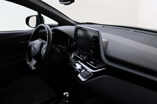 Toyota C-HR (2020) thumbnail 6