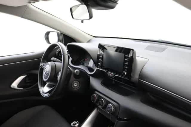 Toyota Yaris (2023) thumbnail 6