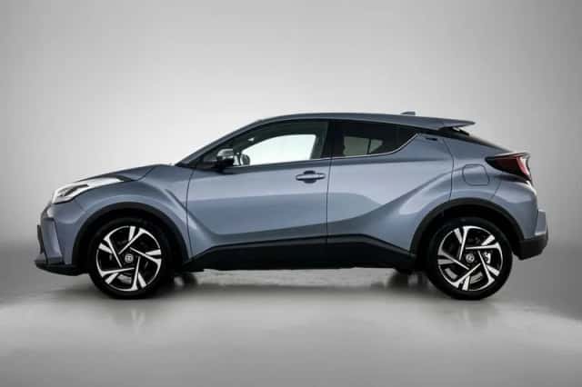 Toyota C-HR (2023) thumbnail 3