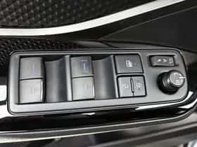 Toyota C-HR (2023) thumbnail 22