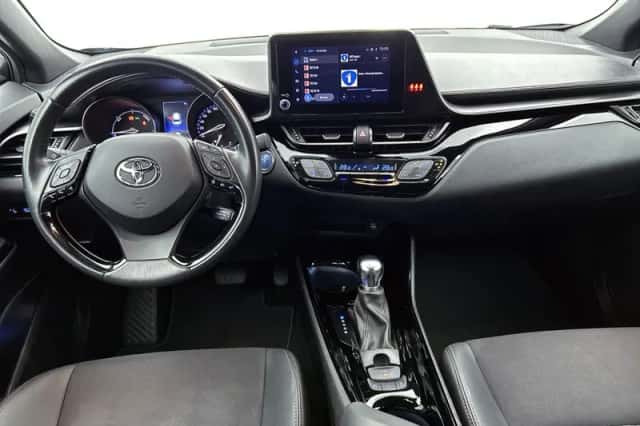 Toyota C-HR (2023) thumbnail 4