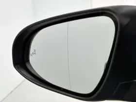 Toyota C-HR (2023) thumbnail 38