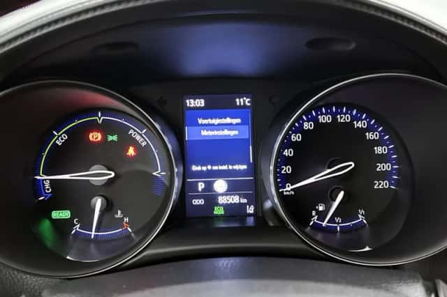 Toyota C-HR (2023) thumbnail 5