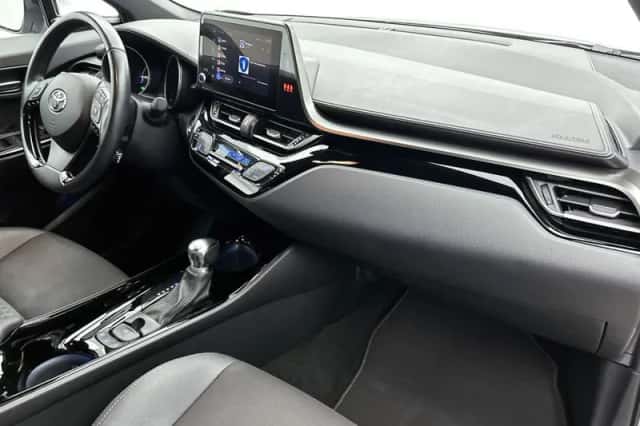 Toyota C-HR (2023) thumbnail 6