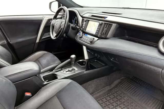 Toyota RAV4 (2018) thumbnail 6