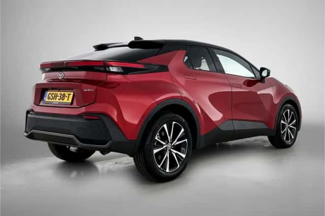 Toyota C-HR (2024) thumbnail 2