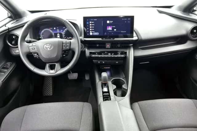 Toyota C-HR (2024) thumbnail 4