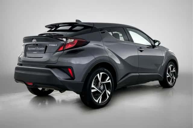 Toyota C-HR (2023) thumbnail 2