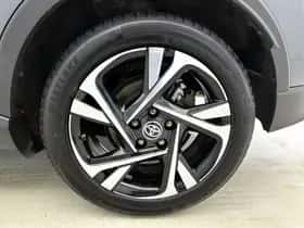 Toyota C-HR (2023) thumbnail 23
