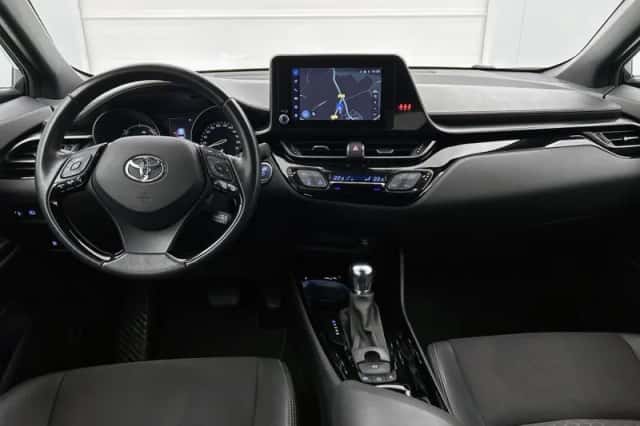 Toyota C-HR (2023) thumbnail 4