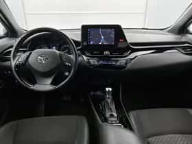 Toyota C-HR (2023) thumbnail 4