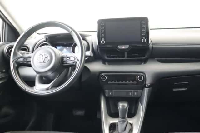 Toyota Yaris (2021) thumbnail 4