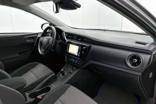 Toyota Auris (2017) thumbnail 6