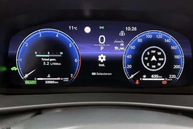 Toyota C-HR (2025) thumbnail 5