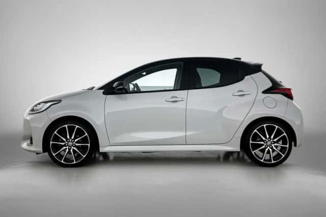 Toyota Yaris (2022) thumbnail 3