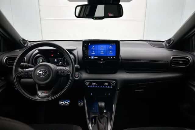 Toyota Yaris (2022) thumbnail 4