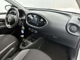 Toyota Aygo (2022) thumbnail 6