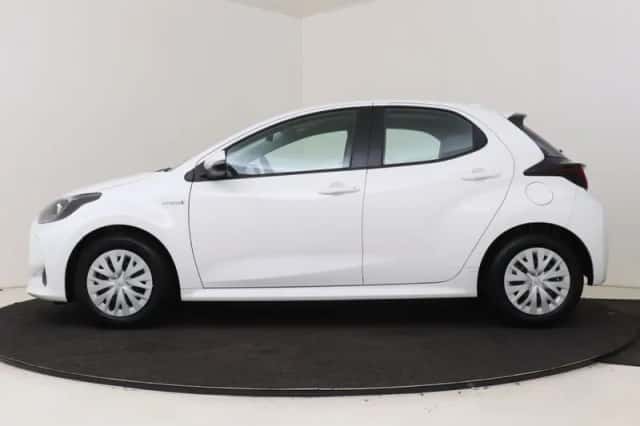 Toyota Yaris (2021) thumbnail 3