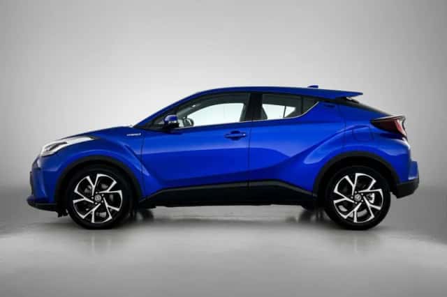 Toyota C-HR (2023) thumbnail 3