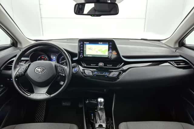 Toyota C-HR (2023) thumbnail 4