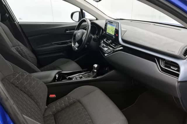 Toyota C-HR (2023) thumbnail 6