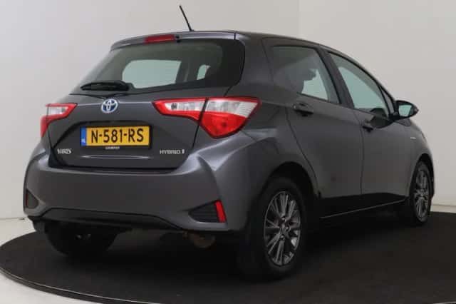 Toyota Yaris (2020) thumbnail 2