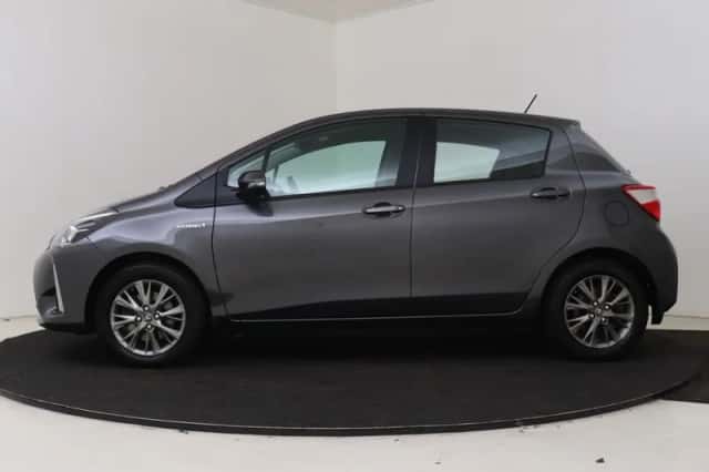 Toyota Yaris (2020) thumbnail 3