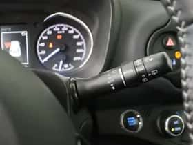 Toyota Yaris (2017) thumbnail 18