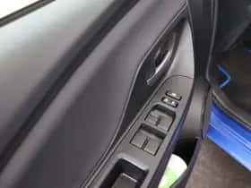 Toyota Yaris (2017) thumbnail 9