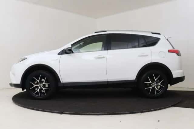 Toyota RAV4 (2016) thumbnail 3
