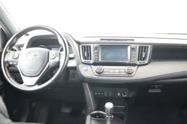 Toyota RAV4 (2016) thumbnail 4
