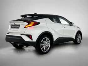 Toyota C-HR (2022) thumbnail 2