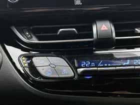 Toyota C-HR (2022) thumbnail 18