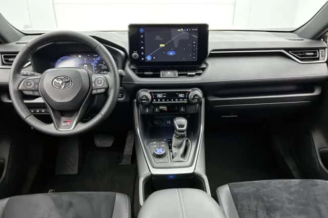 Toyota RAV4 (2025) thumbnail 4