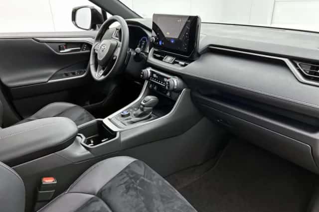 Toyota RAV4 (2025) thumbnail 6