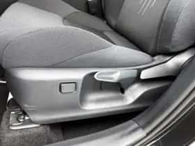 Toyota C-HR (2025) thumbnail 16