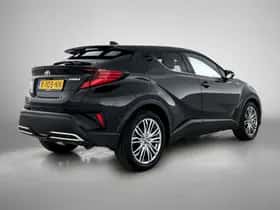 Toyota C-HR (2021) thumbnail 2