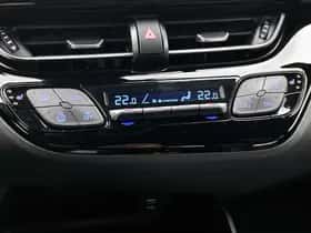 Toyota C-HR (2021) thumbnail 9