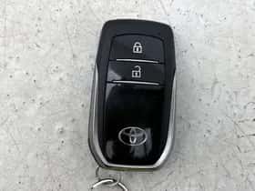 Toyota C-HR (2025) thumbnail 31
