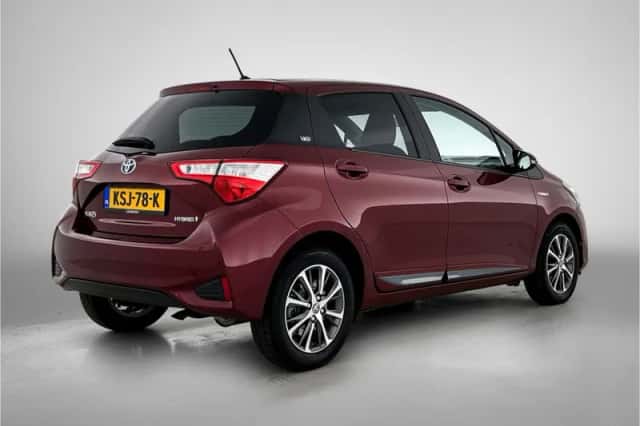 Toyota Yaris (2020) thumbnail 2