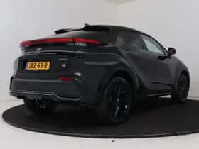Toyota C-HR (2025) thumbnail 2