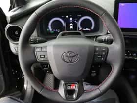 Toyota C-HR (2025) thumbnail 19