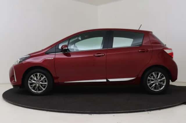 Toyota Yaris (2017) thumbnail 3