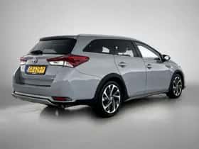 Toyota Auris (2018) thumbnail 2
