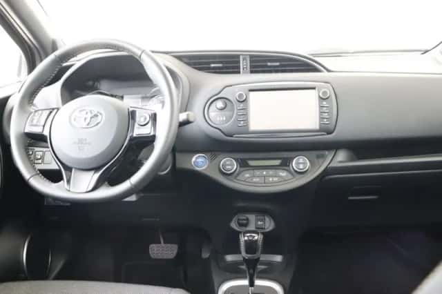 Toyota Yaris (2017) thumbnail 4