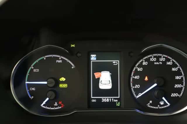 Toyota Yaris (2017) thumbnail 5