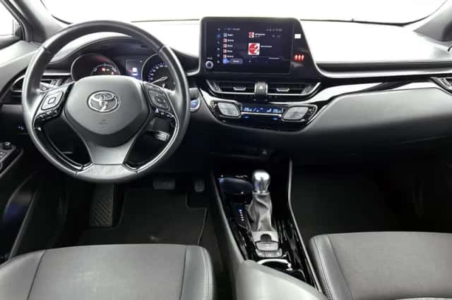 Toyota C-HR (2023) thumbnail 4